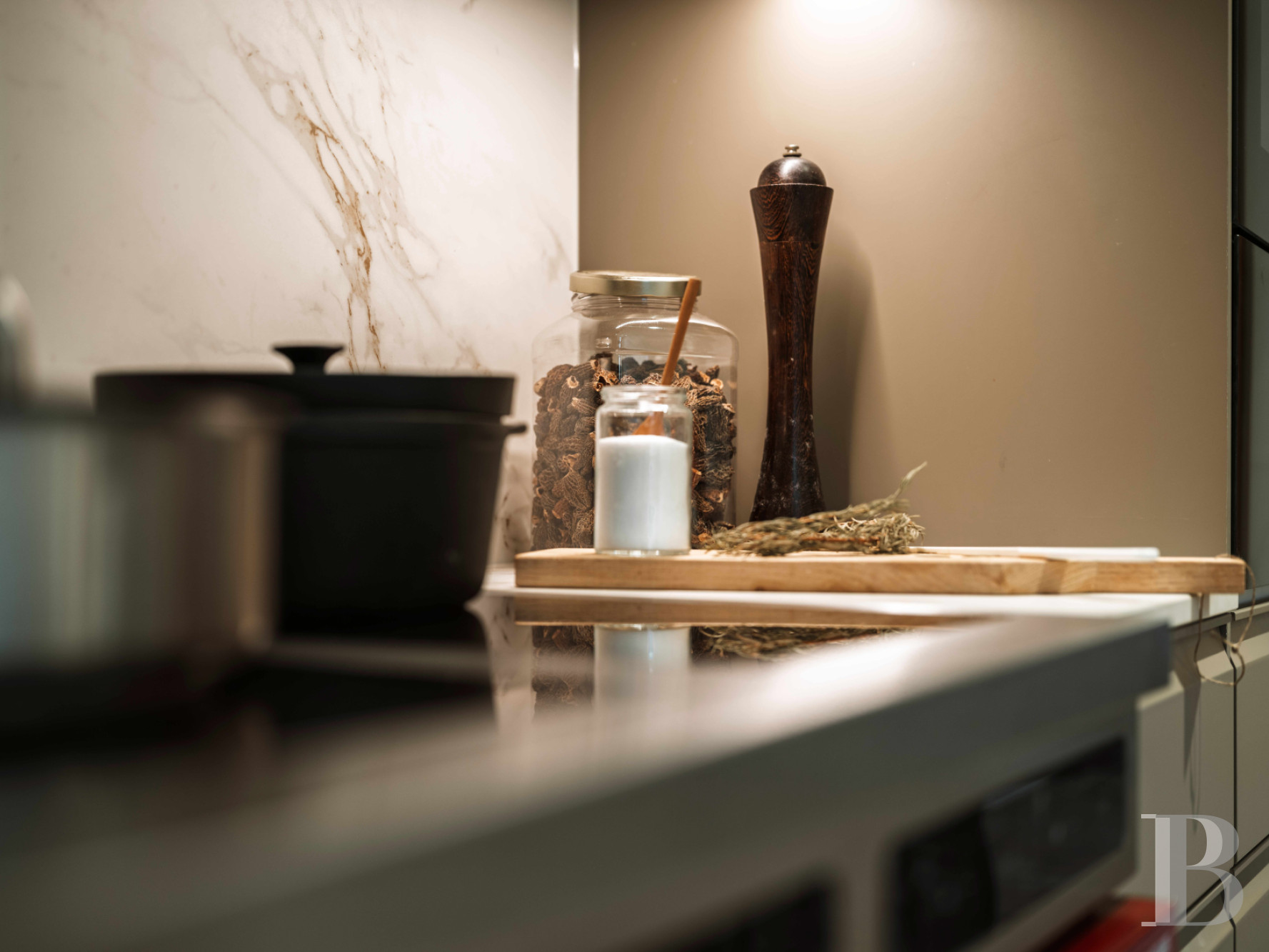 En Suisse, dans le canton du Valais, un vaste chalet à proximité du domaine des 4 Vallées - photo  n°10